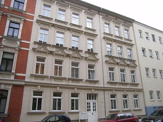 Großzügige helle Zweiraumwohnung mit toller Wohnküche, Laminat und